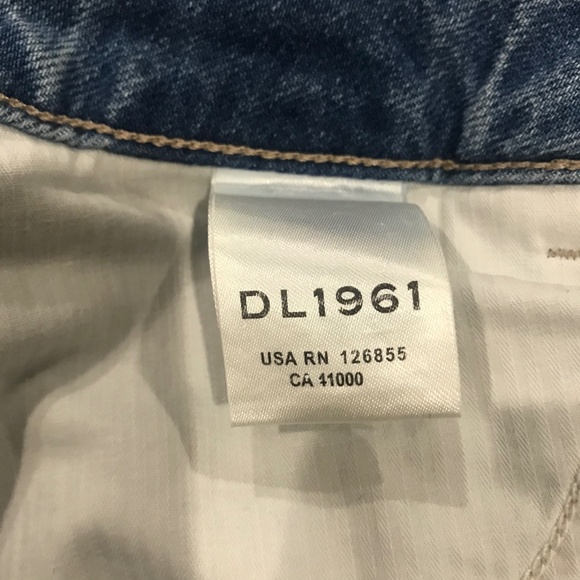 NWT DL1961 Karlie Boyfriend short color is Dunbar - Picture 10 of 11